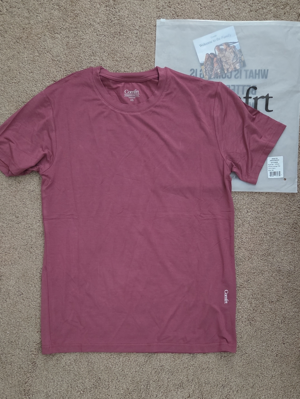*NWT* Comfit Women's Short-Sleeve Comfort Tee in BERRY (w/bag)